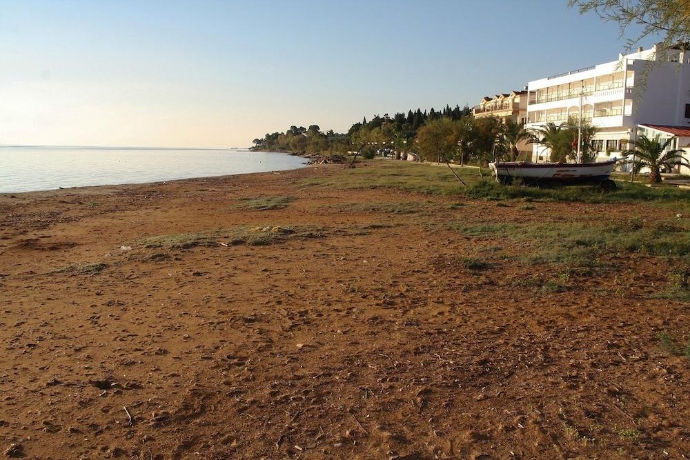 Aura Boutique Hotell Lixouri Exteriör bild